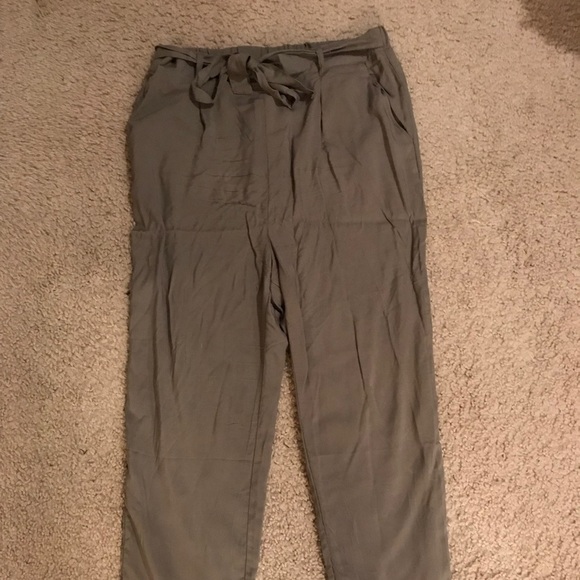 Fashion Nova Pants - High waisted olive trousers